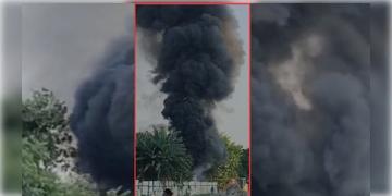 Read more about - Kolkata Fire | নিউটাউনে অভিজাত হোটেলের পাশে লাগলো আগুন, কালো ধোঁয়ায় ঢাকলো এলাকা