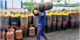 Read more about - LPG Gas Cylinder | জুলাইয়ে স্বস্তি সাধারণ মানুষের, কমলো ৫ কেজি গ্যাস সিলিন্ডারের দামও