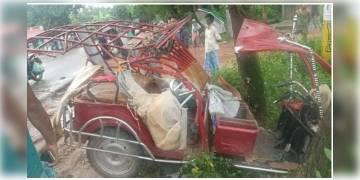 Read more about - কক্সবাজার সদরের খরুলিয়ায় মিনিবাস ও অটোরিকশার সংঘর্ষের জেরে নিহত ২ যাত্রী