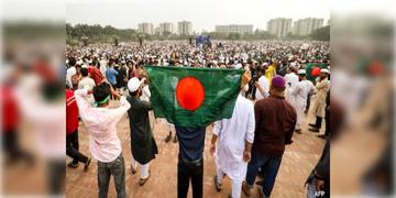 Read more about - Bangladesh | ঈদের দিনই অগ্নিগর্ভ পদ্মাপাড়, নামাজের পরই ভাঙচুর-লুটপাট, ফরিদপুরের আহত কমপক্ষে ৮!