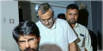 Read more about - IPAC | ভোট মিটতেই জামিন পেলেন IPAC ডিরেক্টর ভিনেশ চান্ডেল, তবে শর্ত দিলো আদালত!