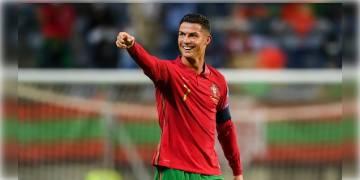 Read more about - রোনাল্ডোর বিশ্ব রেকর্ড! আন্তর্জাতিক ফুটবলে সর্বকালের সর্বোচ্চ গোলদাতা হলেন ক্রিস্টিয়ানো