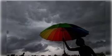 Read more about - নিম্নচাপের পাশাপাশি আগামী ৪৮ ঘণ্টা ফের প্রবল বৃষ্টির পূর্বাভাস হাওয়া অফিসের