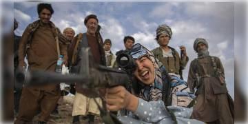 Read more about - তালিবানদের ঠেকাতে তুলে নিয়েছিল বন্দুক, আটক করা হল আফগানিস্তানের সেই মহিলা গভর্নরকে