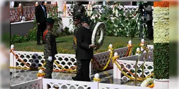 Read more about - Kargil Vijay Diwas । ঐতিহাসিক কার্গিল বিজয় দিবসের ২৫ বছর পূর্ণ!  কার্গিলের দ্রাসে শ্রদ্ধা জানালেন প্রধানমন্ত্রী মোদি