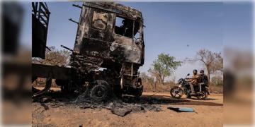 Read more about - Nigeria | ঘুমন্ত গ্রামবাসীদের লক্ষ্য করে গুলিবৃষ্টি, আইএস সন্ত্রাসীদের গুলিতে মৃত অন্তত ২৯