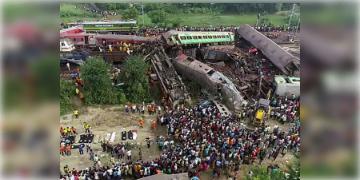 Read more about - Odisha and Coromandel Train Accident | করমণ্ডল এক্সপ্রেস দুর্ঘটনার রেশ না কাটতেই ফের লাইনচ্যূত রেল! দেহ নিয়ে যাওয়ার জন্য বিনামূল্যে শববাহী গাড়ির ব্যবস্থা!