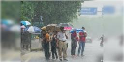 Read more about - Weather Update | আজ শহরে বিক্ষিপ্ত বৃষ্টির সম্ভাবনা, কমবে গরম? কী বলছে আবহাওয়া দপ্তর?