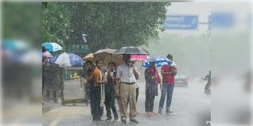 Read more about - Weather Update | আজ শহরে বিক্ষিপ্ত বৃষ্টির সম্ভাবনা, কমবে গরম? কী বলছে আবহাওয়া দপ্তর?