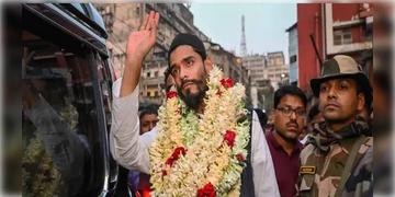 Read more about - Naushad Siddiqui ISF | ভাঙড়ে ভাইজান-ম্যাজিক, শওকত মোল্লাকে উড়িয়ে বিপুল ভোটে জয়ী ISF প্রার্থী নওশাদ সিদ্দিকী