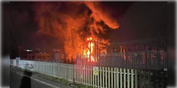 Read more about - Fire in London | সাবস্টেশনে ভয়াবহ আগুন! বিদ্যুৎহীন ১৬ হাজারেরও বেশি পরিবার, বন্ধ করে দেওয়া হলো হিথরো বিমানবন্দর!