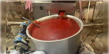 Read more about - Ketchup | আমেদাবাদের কারখানায় উদ্ধার  ১০ হাজার ৬৩০ কেজি ভেজাল সস ও ক্ষতিকর কাঁচামাল!