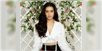 Read more about - “অর শুনাও???” ক্যাপশনে লিখলেন শ্রদ্ধা!