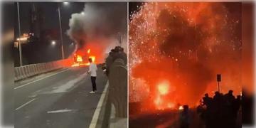 Read more about - Ambulance Blast | অ্যাম্বুল্যান্সে অন্তঃসত্ত্বা, অক্সিজেন সিলিন্ডার ফেটে বিস্ফোরণ! অল্পের জন্য প্রাণে রক্ষা