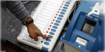 Read more about - WB SIR | সাদা চক দিয়ে ঘেরা হচ্ছে পোলিং বুথ! 'লক্ষ্মণ রেখা'র ১০০ মিটারের মধ্যে ঢুকতে পারবেন শুধু ভোটারই