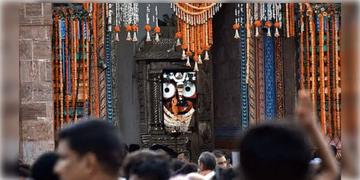 Read more about - Puri Jagannath Temple | ১৮ বার লুঠের মুখে পড়ে জগন্নাথ ধাম, কীভাবে রক্ষা পেলেন দারুব্রহ্ম? জানুন বিস্তারিত!