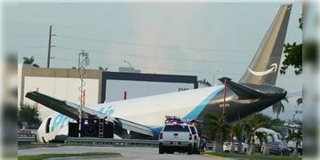 Read more about - Miami Airport | মিয়ামিতে রানওয়ে ছাড়িয়ে ট্রাকের ধাক্কায় জ্বলল বিমান! নিহত ৫!