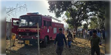 Read more about - Jasidih Fire | ইন্ডিয়ান অয়েল কর্পোরেশন লিমিটেড সংলগ্ন এলাকায় বিধ্বংসী আগুন! খালি করে দেওয়া হল গ্রাম!