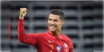 Read more about - দলবদল নিয়ে সব জল্পনায় জল ঢাললেন রোনাল্ডো, লম্বা পোস্টে কি লিখলেন CR7