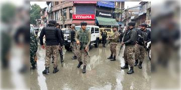 Read more about - Terror Attack | কাশ্মীরের অনন্তনাগে জঙ্গিহানায় নিহত এক পুলিশকর্মী! হামলার দায় স্বীকার লস্কর-ই-তৈবার ছায়া সংগঠনের!
