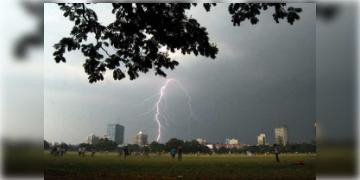 Read more about - West Bengal Weather | পশ্চিমী ঝঞ্ঝা ও ঘূর্ণাবর্তের কারণে রাজ্যে আবহাওয়ার মহা সতর্কবাণী! বজ্রবিদ্যুত-সহ বৃষ্টির সম্ভাবনা থাকলেও বাড়বে তাপমাত্রা!