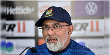 Read more about - Chandika Hathurusingha | ক্রিকেট কোচের প্রধানের চাকরি হারালেন চন্ডিকা হাথুরুসিংহ! শোকজ ও সাসপেন্ড করে বিসিবি