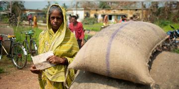 Read more about - Rural Poverty | দেশে কমছে দারিদ্রের হার! গ্রামীণ এলাকায় দারিদ্রের হার রয়েছে ৫ শতাংশের নীচে