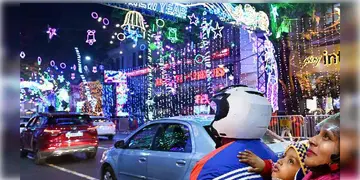 Read more about - Park Street on Christmas | আজ বিকেল থেকেই যান নিয়ন্ত্রন পার্কস্ট্রিট সংলগ্ন একাধিক রাস্তায়, কোন পথে চলবে গাড়ি?