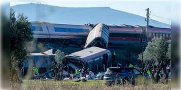 Read more about - Train Crash | মুখোমুখি দুই হাইস্পিড ট্রেনের ভয়ঙ্কর সংঘর্ষ! ট্রেন দুর্ঘটনায় মৃত্যু অন্তত ৪৬ জনের! আহত প্রায় ২০০!
