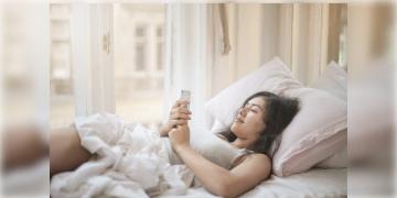 Read more about - Mobile Usage | সকালে ঘুম থেকে উঠেই মোবাইলে চোখ? অভ্যাস না বদলালে শারীরিক-মানসিক দুক্ষেত্রেই হবে সমস্যা!