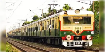 Read more about - Local Trains Cancelled | ছুটির দিনে বাতিল একাধিক লোকাল ট্রেন, হাওড়া ডিভিশনে ভোগান্তির আশঙ্কা