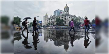 Read more about - Weather Update | হঠাৎ বৃষ্টিতে স্বস্তিতে মহানগরীর বাসিন্দারা, একনজরে কলকাতার আজকের আবহাওয়া আপডেট