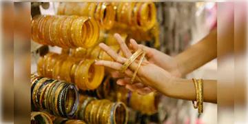 Read more about - Gold Rate | শুক্রবার কিছুটা কমলো সোনার দাম, আজ কতটা সস্তা হলুদ ধাতু?