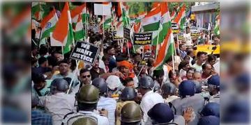 Read more about - Nabanna Abhijan | নবান্ন অভিযানে ধস্তাধস্তি, আহত ৩ কনস্টেবল, দায়ের ৭টি এফআইআর