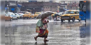 Read more about - West Bengal Weather | বিশ্বকর্মা পুজোয় আকাশে সেভাবে উড়লো না ঘুড়ি! সপ্তাহের শুরুতেই বৃষ্টির পূর্বাভাস! গণেশ চতুর্থীতেও বর্ষণে ভিজবে দক্ষিণবঙ্গ!