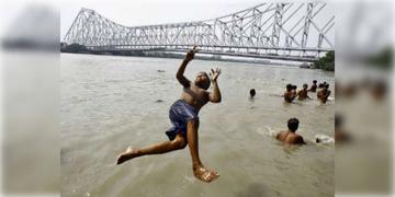 Read more about - Weather Update | গরমে জেরবার কলকাতা, একনজরে মহানগরের আজকের আবহাওয়া আপডেট