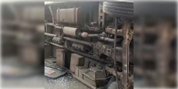 Read more about - Topsia | তপসিয়া মোড়ে উল্টে গেল সরকারি বাস, পিছনের অংশ কেটে বের করা হলো যাত্রীদের!