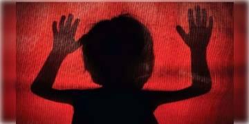 Read more about - কুসংস্কার-গণধর্ষণ-শিশু হত্যা: ৬ বছরের শিশুকে গণধর্ষণ ও খুন করে বের করে নেওয়া হল যকৃৎ !