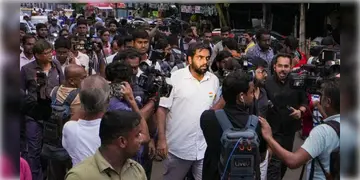 Read more about - R G Kar | মুখ্যমন্ত্রীর সঙ্গে বৈঠক শেষ জুনিয়র ডাক্তারদের, প্রায় ২ ঘন্টা ধরে চললো বৈঠক, ইতিবাচক বৈঠক হয়েছে বলে খবর