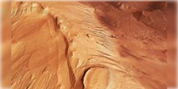 Read more about - অবশেষে জল মিলল মঙ্গলে! তবে কি প্রাণও আছে?