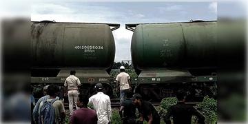 Read more about - Rangapani । কাঞ্চনজঙ্ঘা এক্সপ্রেস দুর্ঘটনাস্থল রাঙাপানিতেই ফের রেল দুর্ঘটনা! লাইনচ্যুত ট্রেনের ২টি বগি