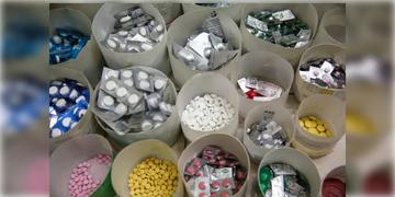 Read more about - Antibiotic | বাড়ছে ব্যাকটেরিয়াদের অ্যান্টিবায়োটিক প্রতিরোধের ক্ষমতা! রক্তে সংক্রমণ, নিউমোনিয়া এবং টাইফয়েডের ক্ষেত্রে কাজ করছে না ওষুধ