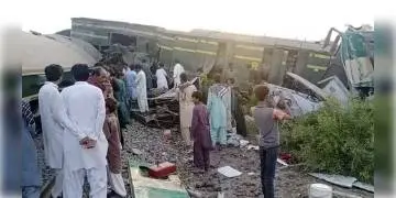 Read more about - ঘোটকিতে ভয়াবহ ট্রেন দুর্ঘটনায় মৃত ৩৬ ও আহত ১০০-এরও বেশি