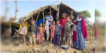 Read more about - Illegal Entrants | বিভিন্ন জেলায় তৈরী হবে বিশেষ হোল্ডিং সেন্টার, অবৈধ অনুপ্রবেশকারীদের নিয়ে বড় নির্দেশ স্বরাষ্ট্র দফতরের!