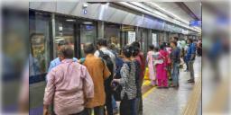 Read more about - Kolkata Metro | ভরসন্ধ্যায় মেট্রোর লাইনে ঝাঁপ যুবকের! ব্যস্ত সময়ে ব্যাহত হলো পরিষেবা, ভোগান্তিতে ব্লু লাইনের যাত্রীরা