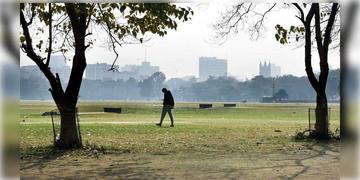 Read more about - Weather Update । দিন গড়ালে কনকনে শীতে কি কাঁপবে কলকাতা? একনজরে শহর কলকাতার আবহাওয়া আপডেট