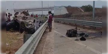 Read more about - BMW Accident | ডিভাইডারে ধাক্কা BMW-র! দুমড়েমুচড়ে গেলো গাড়ি, মুম্বাইয়ে মৃত ২