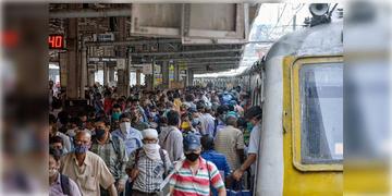 Read more about - Eastern Railway | শিয়ালদহ ডিভিশনে মেগা ব্লক, আগামী শনি ও রবিবার বাতিল একাধিক লোকাল ট্রেন!