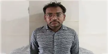 Read more about - Gujarat ATS | পাকিস্তানকে BSF-নৌবাহিনীর তথ্য পাচারের অভিযোগ! গ্রেফতার গুজরাটের স্বাস্থ্যকর্মী!