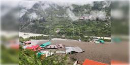 Read more about - Uttarakhand Disaster | উত্তরাখণ্ডে মেঘভাঙা বৃষ্টি, চামোলি জেলায় ধুয়ে গেল গ্রামের একাংশ, নিখোঁজ অন্তত ১০